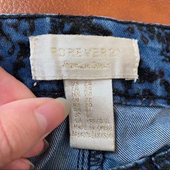 Forever 21 Velvet Pattern Blue Jeans | Skinny | Mid Rise | 24 - Picture 4 of 6